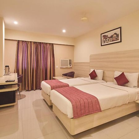 เดอะ สุริยา เรซิเดนซี Hotel เชนไน ภายนอก รูปภาพ