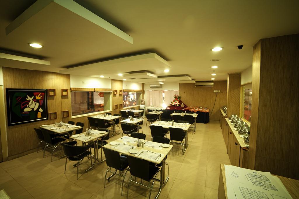 เดอะ สุริยา เรซิเดนซี Hotel เชนไน ภายนอก รูปภาพ