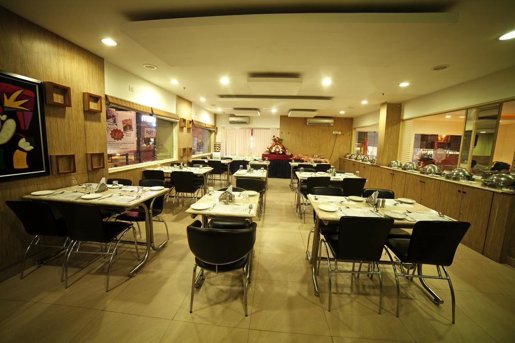 เดอะ สุริยา เรซิเดนซี Hotel เชนไน ภายนอก รูปภาพ