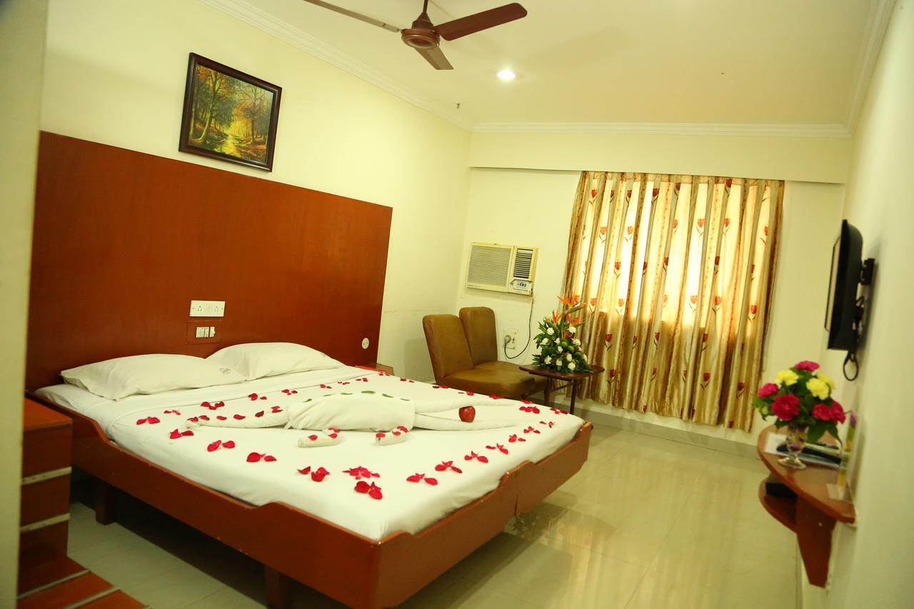 เดอะ สุริยา เรซิเดนซี Hotel เชนไน ภายนอก รูปภาพ