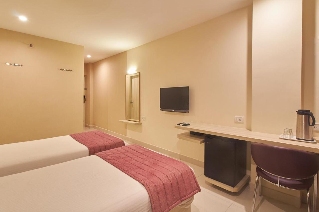 เดอะ สุริยา เรซิเดนซี Hotel เชนไน ภายนอก รูปภาพ